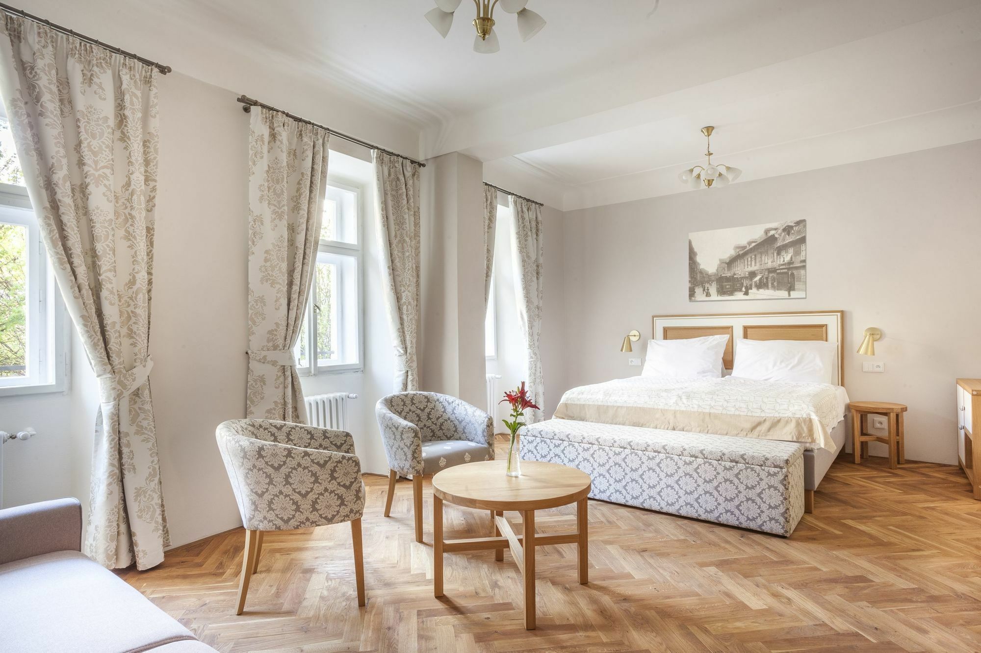 Hotel At The Golden Scissors 4*
