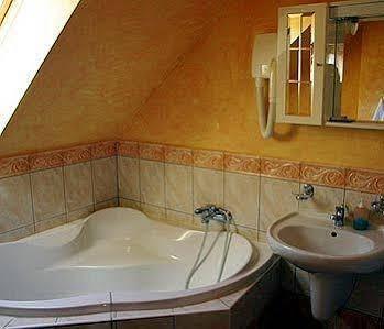 At The Golden Scissors 4* Prag
